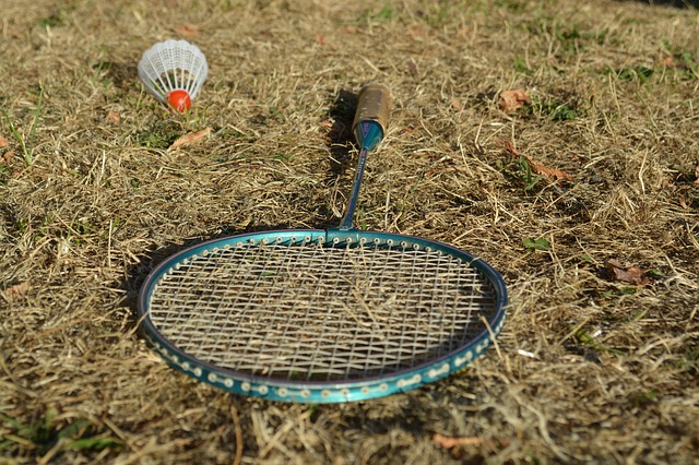 badminton na trávníku